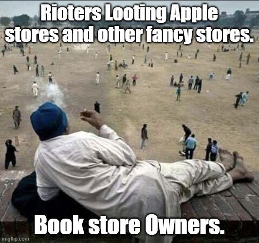 Bookshops vs. E-Readers: Meme Reactions